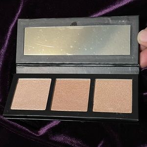 MAC hyper real glow in Flash n Awe
